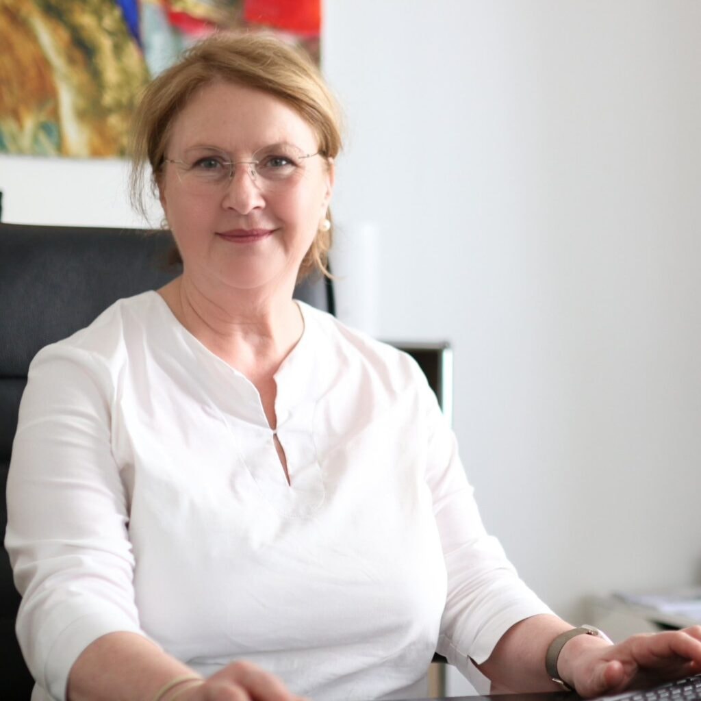 Dr. Vilma Gurresch bei der Patientenbegrüßung
